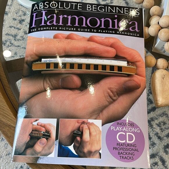 Hal Leonard Corp - Absolute Beginners Harmonica - Book/Online Audio - Picture 2 of 4
